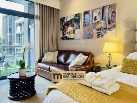 Bed, Seating area, Bedroom