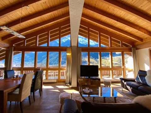 Living room, Seating area, Mountain view
