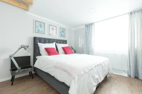 PARIS · CHILLINGHOUSE # 5, 3 Min. vom ICE, NETFLIX, Garten Apartment in Sankt Augustin