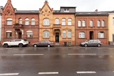 PARIS · CHILLINGHOUSE # 5, 3 Min. vom ICE, NETFLIX, Garten Apartment in Sankt Augustin