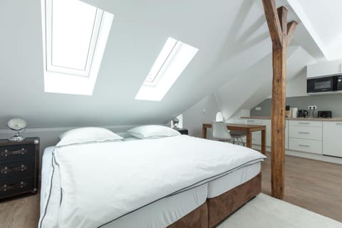 Bed, Kitchen or kitchenette, Photo of the whole room, Bedroom, minibar, pet friendly