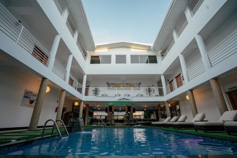 Swimming pool, Swimming pool
