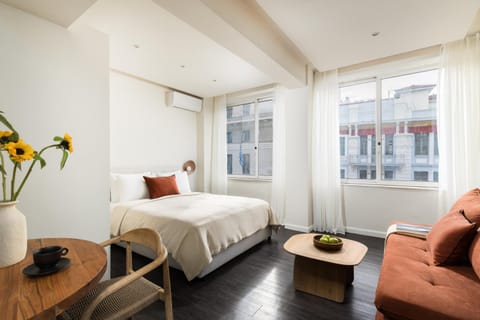 Bed, View (from property/room), View (from property/room), Photo of the whole room, Decorative detail, Decorative detail, Seating area, Dining area, City view, City view, Location, air conditioner, air conditioner