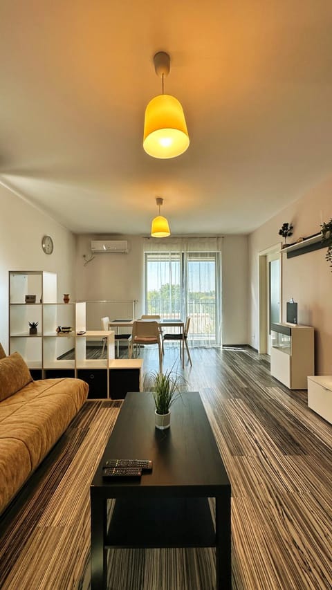 Kitchen or kitchenette, Seating area