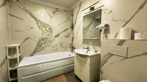 Shower, Bathroom, towels