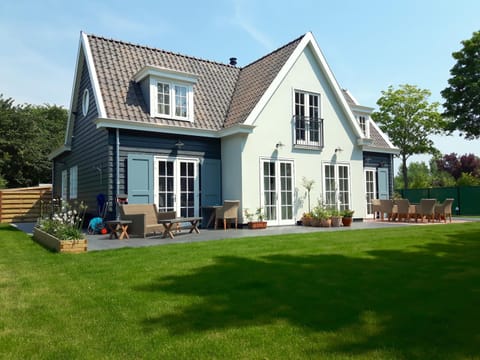 De Cloud House in Oostkapelle