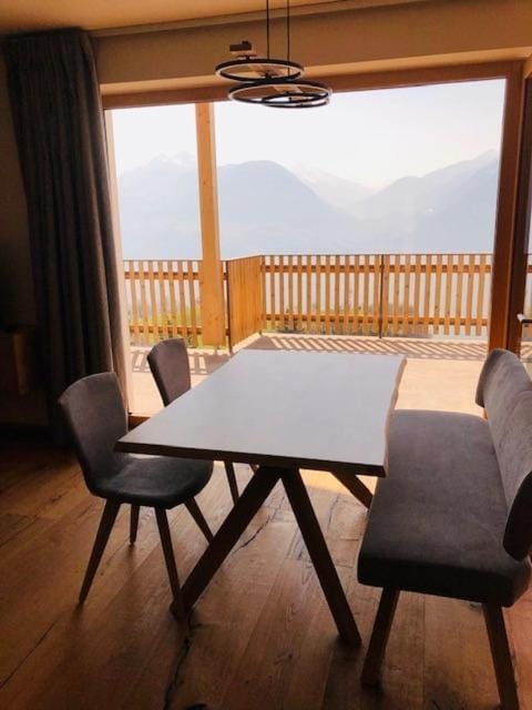 View (from property/room), Balcony/Terrace, Dining area