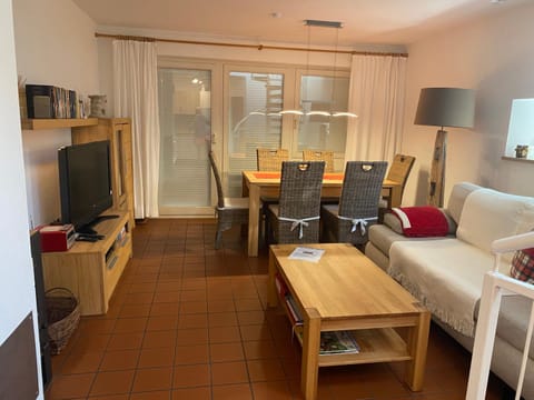 TV and multimedia, Living room, Dining area