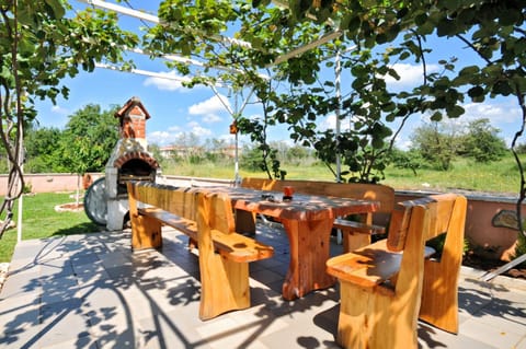 Communal lounge/ TV room, Balcony/Terrace