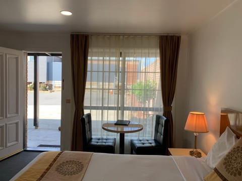 Garden, Dining area, Bedroom
