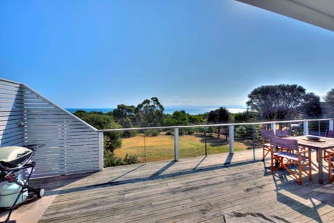 BBQ facilities, Balcony/Terrace, Dining area, Garden view, Sea view