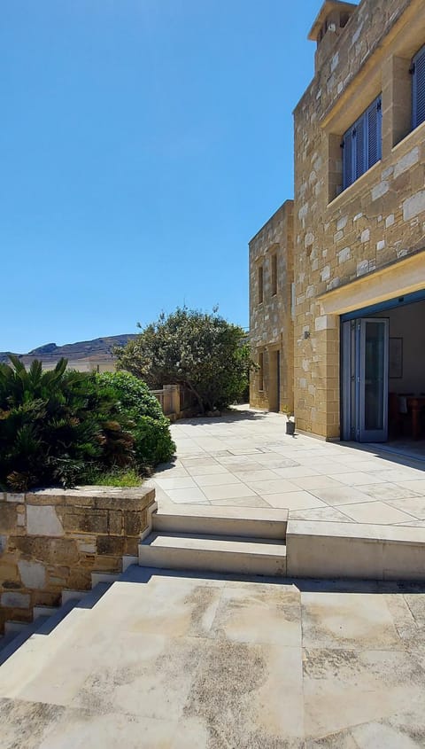 Property building, Lobby or reception, Pool view