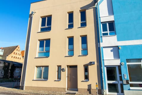 Property building, Facade/entrance