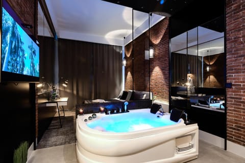 Hot Tub, TV and multimedia, Spa and wellness centre/facilities