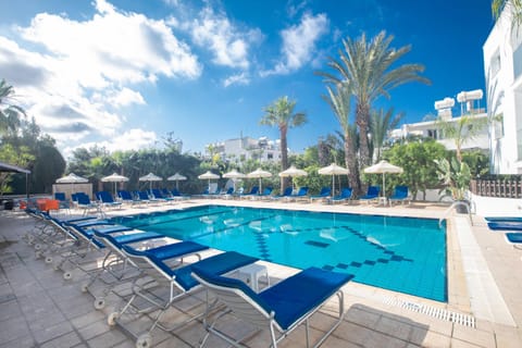 Pool view, Swimming pool, sunbed