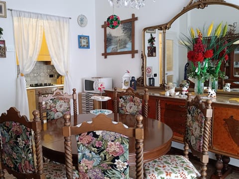 Giaveno, apartment "margherite" a pochi passi dal centro, wifi Apartment in Piedmont