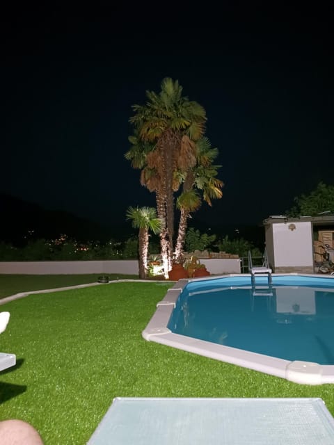 Pool view, Swimming pool, sunbed