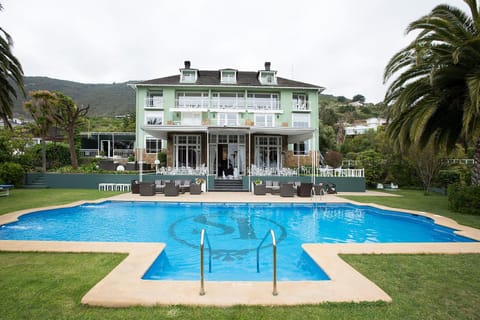 Facade/entrance, Photo of the whole room, Pool view