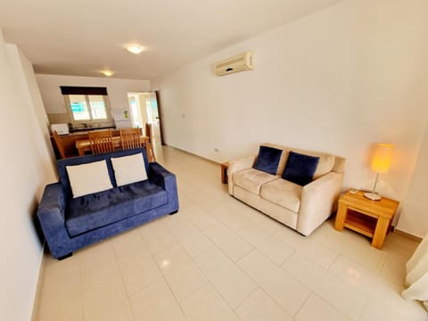 C5 Vanessa Poolside Apartment Apartment in Peyia