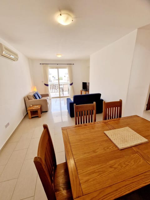 C5 Vanessa Poolside Apartment Apartment in Peyia