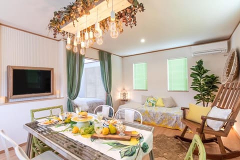 TV and multimedia, Living room, Seating area, Dining area