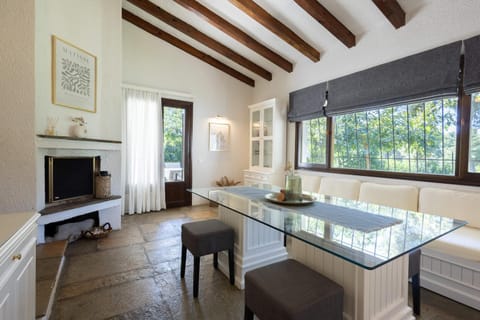 TV and multimedia, Living room, Dining area