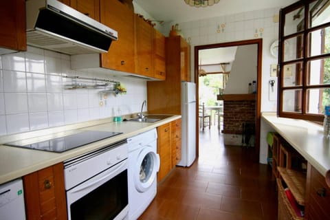 Kitchen or kitchenette, Communal kitchen