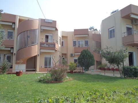 Facade/entrance, Garden
