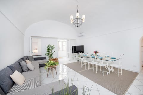 Living room, Lounge or bar, Seating area