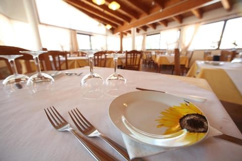 Restaurant/places to eat, Restaurant/places to eat, Other, Other, Area and facilities, Italian breakfast