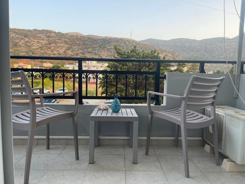 Balcony/Terrace, Seating area, Mountain view