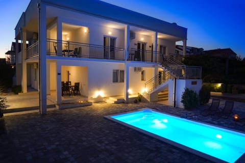 Property building, On site, Pool view, Swimming pool, Swimming pool, Sunrise, Sunset