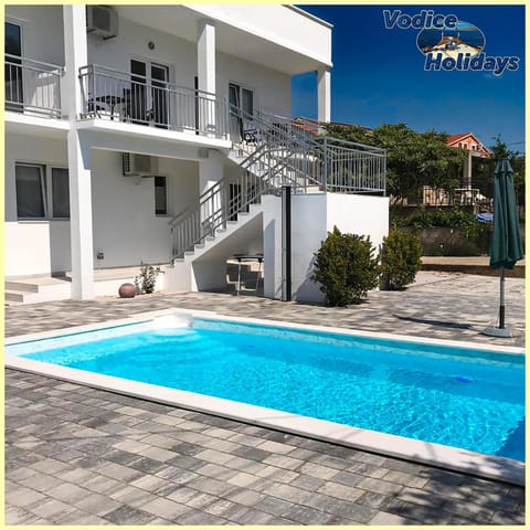 Property building, On site, Pool view, Swimming pool, Swimming pool, pet friendly, pet friendly