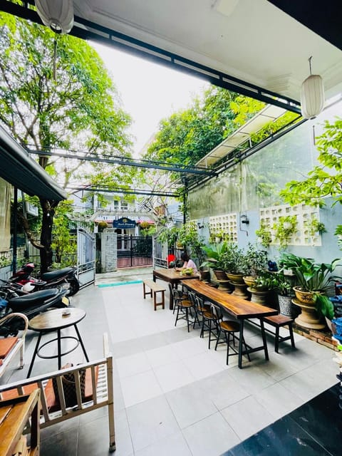 Patio, Day, Garden