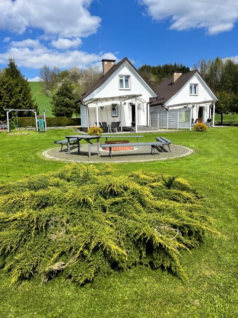 Property building, Spring, Day, Natural landscape, Garden, Garden view