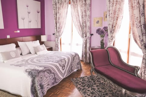 Bed, Photo of the whole room, Decorative detail, Bedroom