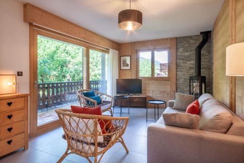 Communal lounge/ TV room, Balcony/Terrace, Seating area