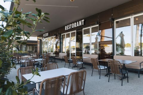 Restaurant/places to eat, Day