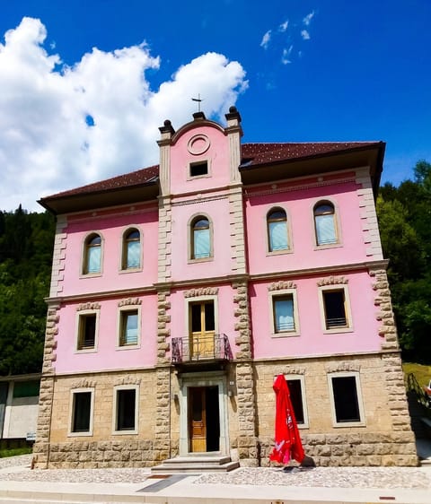 Property building, Day, Landmark view