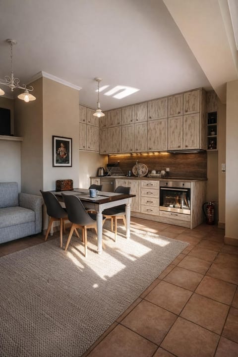 Kitchen or kitchenette, Seating area, Dining area