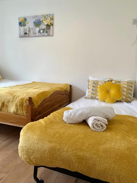 Langdale House - Group Stays Contractors & Families Long or Short Stay - 5 Rooms 7 Beds 3 bathrooms Kitchen, FREE Wi-Fi & Parking House in Derby