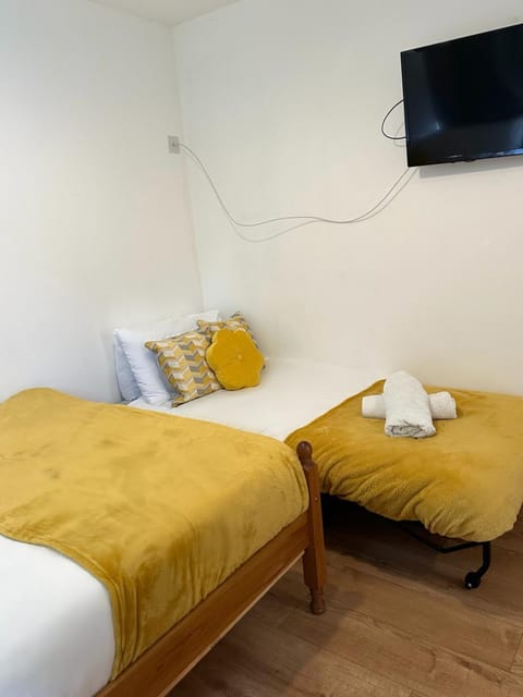 Langdale House - Group Stays Contractors & Families Long or Short Stay - 5 Rooms 7 Beds 3 bathrooms Kitchen, FREE Wi-Fi & Parking House in Derby