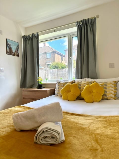 Langdale House - Group Stays Contractors & Families Long or Short Stay - 5 Rooms 7 Beds 3 bathrooms Kitchen, FREE Wi-Fi & Parking House in Derby