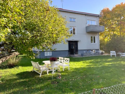 Property building, Day, Garden, Garden view