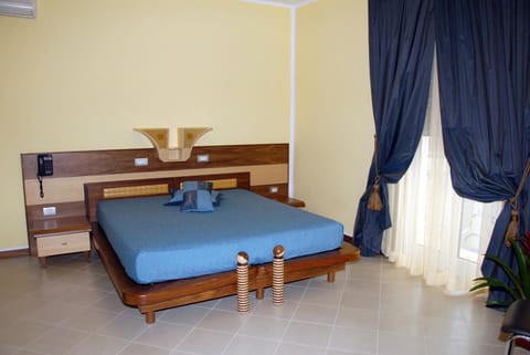 Day, Photo of the whole room