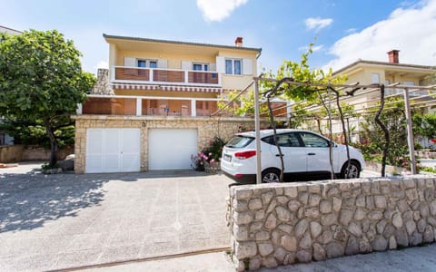 Property building, Summer, Parking