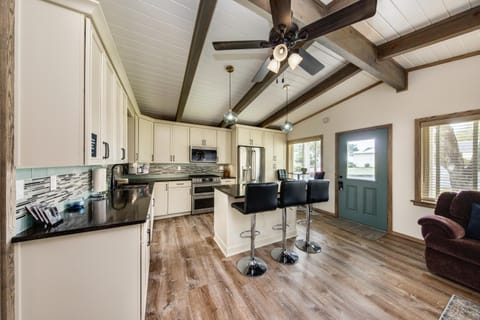 Wecoma Beach Retreat House in Devils Lake