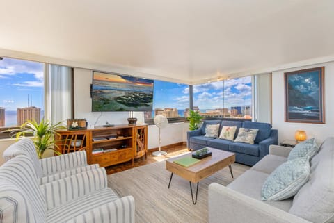 Hawaiian Monarch Penthouse 3bedroom Apartment in McCully-Moiliili