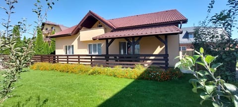 Property building, Day, Garden, Garden view