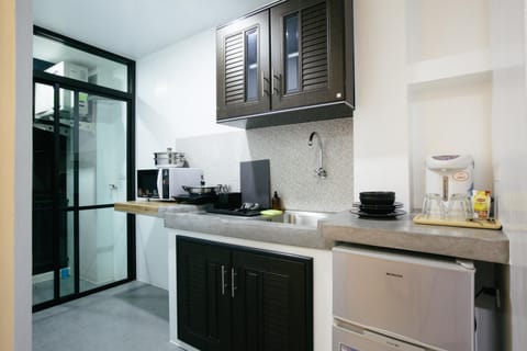 Kitchen or kitchenette, Communal kitchen